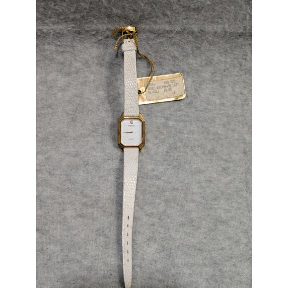 Magnum Wristwatches Women White Leather Band Gold‎ Case Dial & Hand NWT - Picture 1 of 9